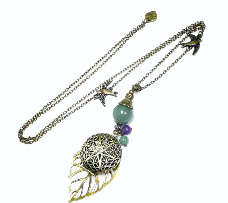 Sprung Halskette Medaillon-Foto-Halskette, Grünes Aventurine-Perle Und Vintage Bronze Blatt von FrancoiseCreations