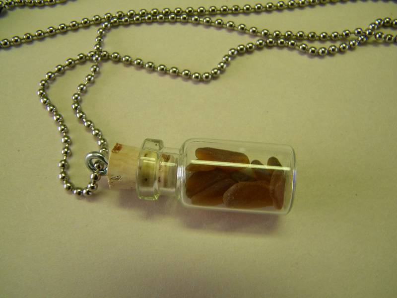 Braune Seeglas in Der Flasche Halskette Braune Seeglas in Der Flasche Halskette von FrankJWalker