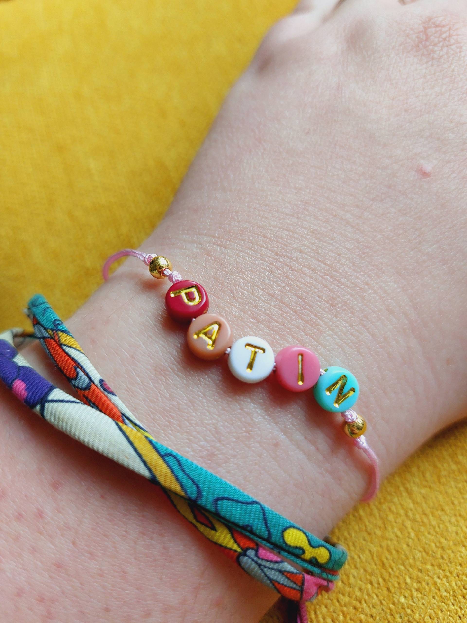 Personalisierbares Armband Freundschaftsband Geschenkarmband Namensbändchen Mit Bunten Perlen Personalisierbares Armband Freundschaftsband Geschenkarmband Namensbändchen Mit Bunten Perlen von FrankasKramkiste