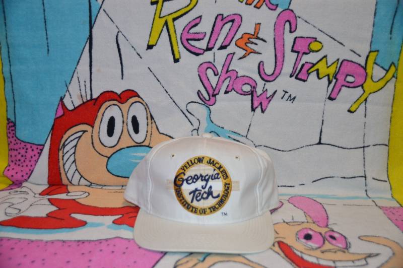 Jahrgang 1990 Georgia Tech Gelbe Jacke Mütze Ncaa-Kreis-Logo Youngan Das Spiel Geklebt Tag Snapback Jahrgang 1990 Georgia Tech Gelbe Jacke Mütze Ncaa-Kreis-Logo Youngan Das Spiel Geklebt Tag Snapback von FrankenRubyVintage