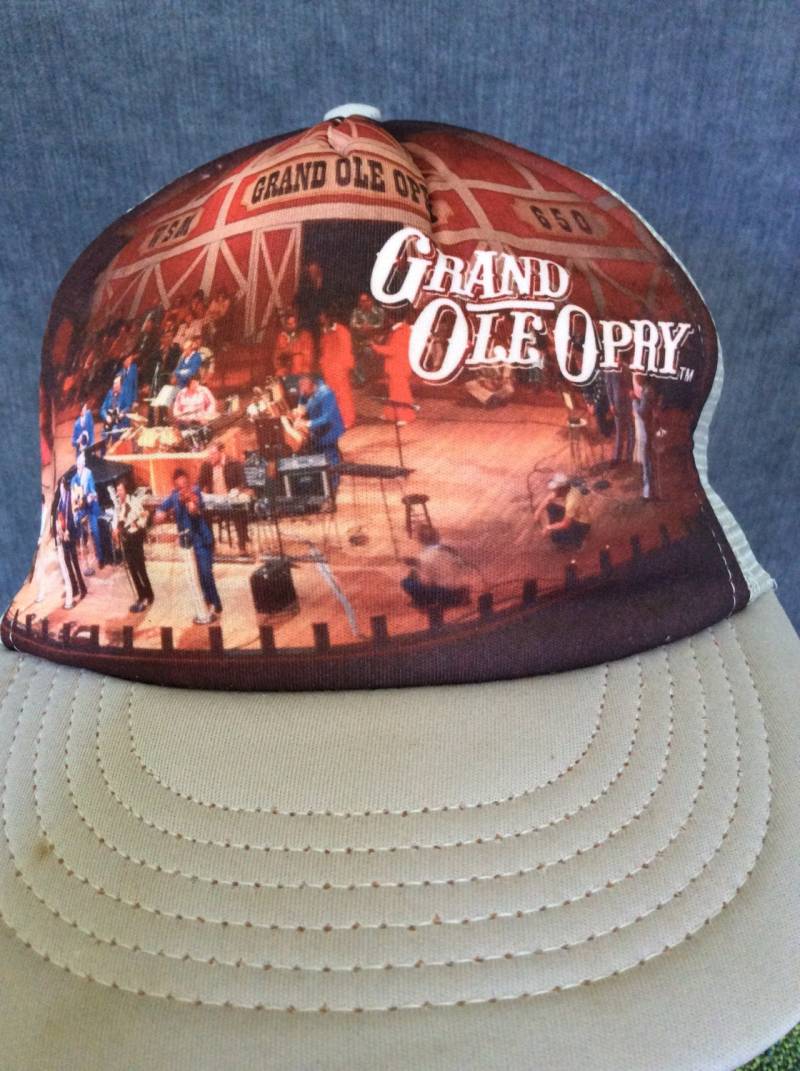Oldtimer Grand Ole Opry 1970 Trucker Mütze Retro-Nashville Musik Snapback Oldtimer Grand Ole Opry 1970 Trucker Mütze Retro-Nashville Musik Snapback von FrankenRubyVintage
