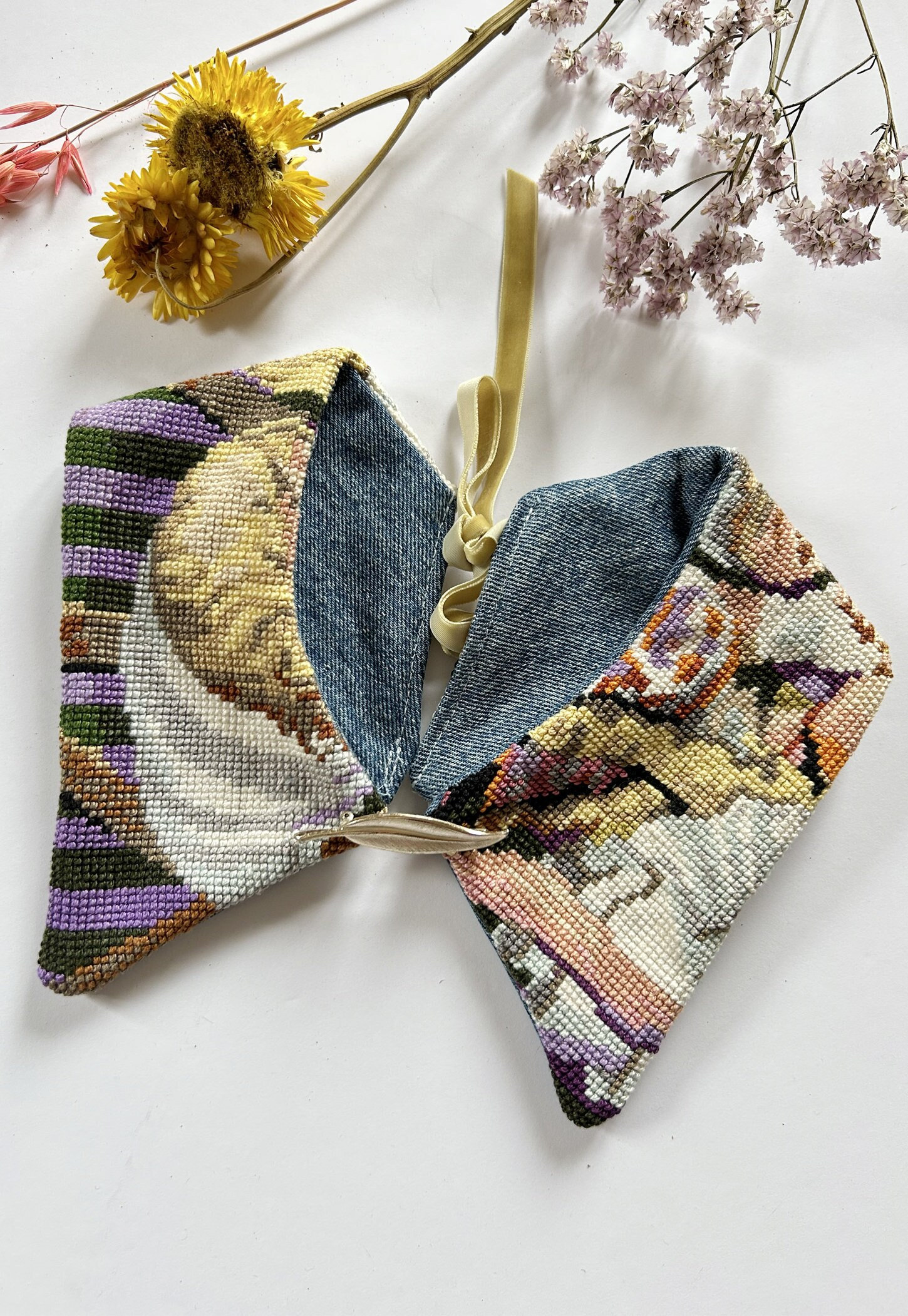 Abnehmbarer Kragen Aus Vintage-Gobelin Abnehmbarer Kragen Aus Vintage-Gobelin von FrankieCollection