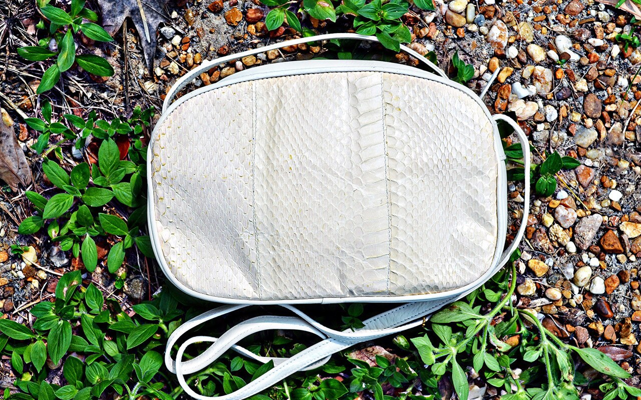 Vtg - Schön, Vintage 1970Er Jahre Anfang Der 1980Er Jahre, Off White, Crossbody, Echte Schlangenhaut, Drei Geschnittene Handtasche Nach Aspekten Vtg - Schön, Vintage 1970Er Jahre Anfang Der 1980Er Jahre, Off White, Crossbody, Echte Schlangenhaut, Drei Geschnittene Handtasche Nach Aspekten von FrankieMariebyRehcy