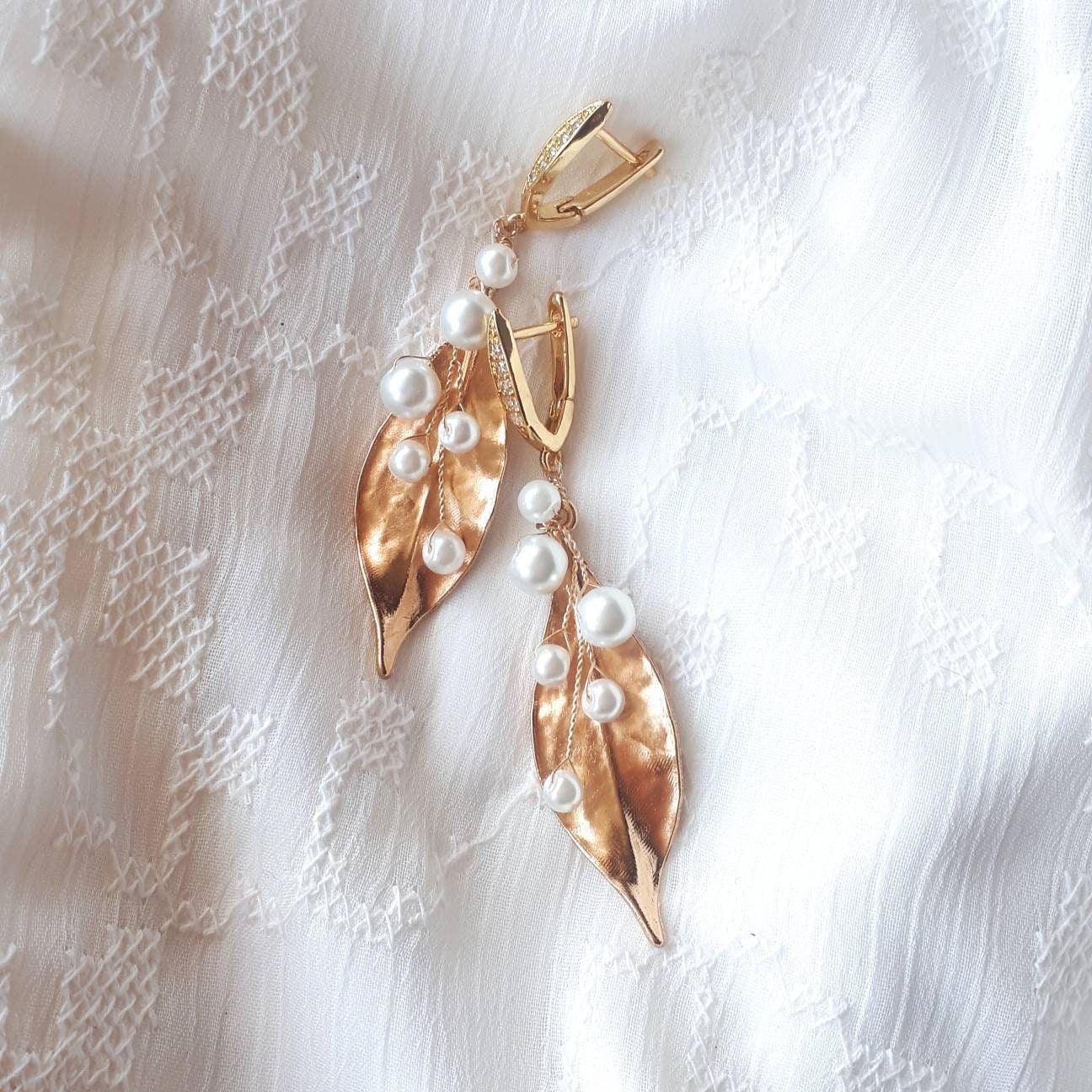 Lange Blattgold Ohrringe Perlen Hochzeitsranken Lange Blattgold Ohrringe Perlen Hochzeitsranken von FrankoAccessories