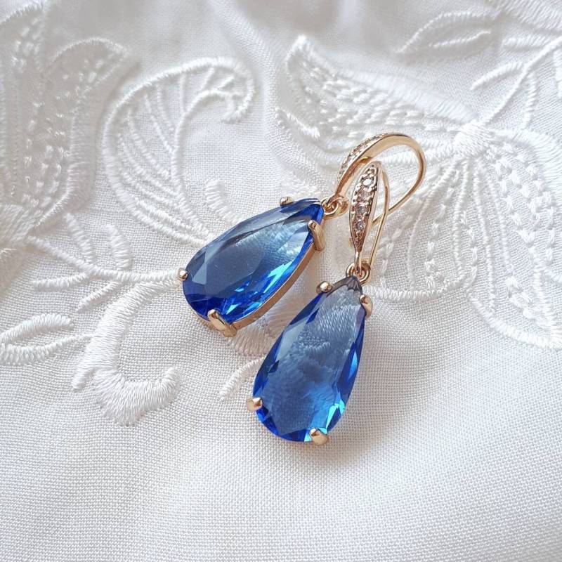 Verstaubte Blaue Tropfen Ohrringe Gold Baumeln Hochzeit Verstaubte Blaue Tropfen Ohrringe Gold Baumeln Hochzeit von FrankoAccessories