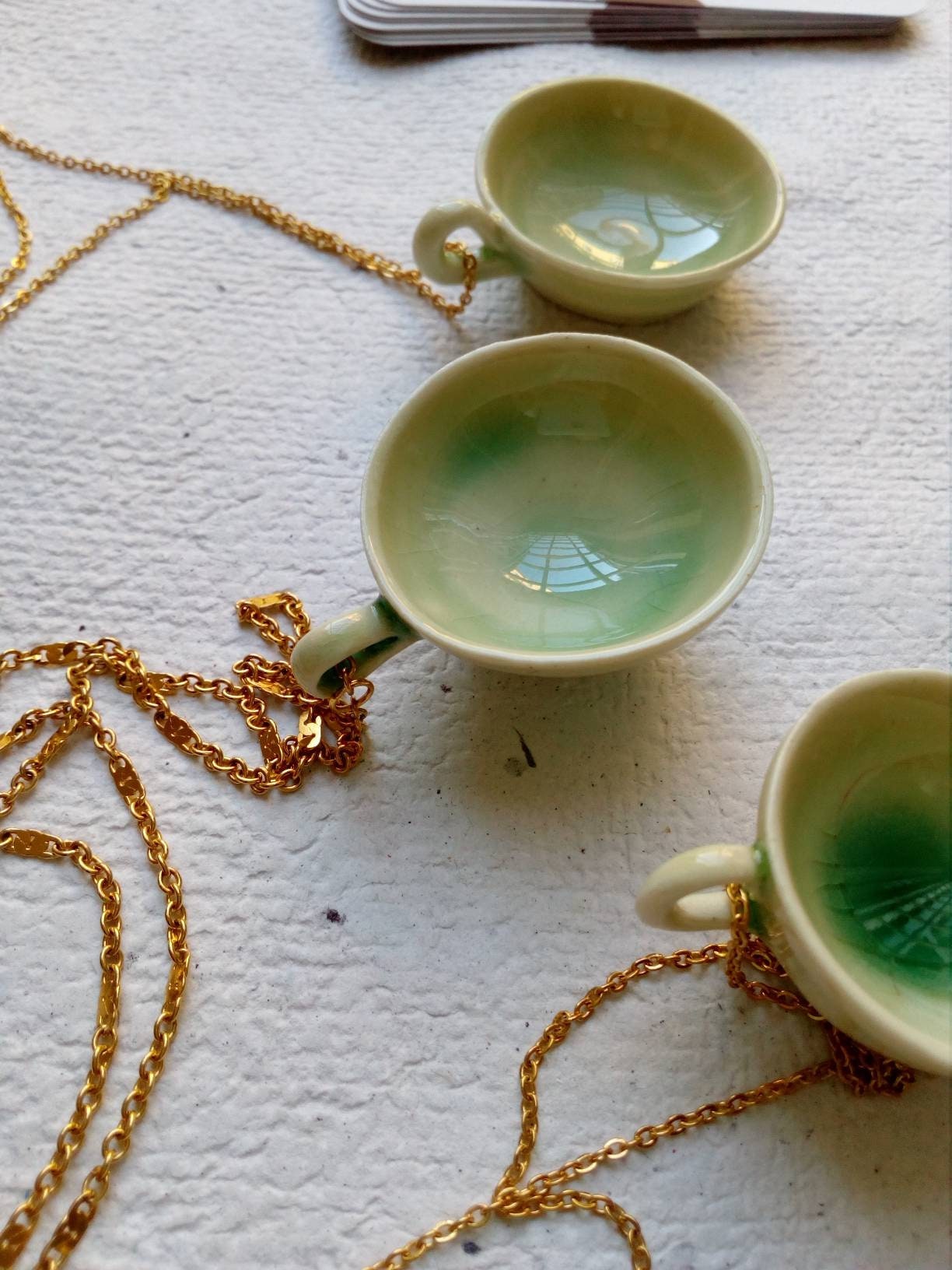 Handgefertigte Porzellan Tasse/Grün Anhänger Anhänger/Halskette/Nacklace/Halskette Einzigartiges Geschenk Von Franziceramics Handgefertigte Porzellan Tasse/Grün Anhänger Anhänger/Halskette/Nacklace/Halskette Einzigartiges Geschenk Von Franziceramics von FranziCeramics