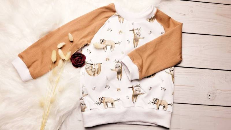 Pullover Mit Raglanärmeln, Faultiere, Braun, Weiß, Grün, Kinderpullover, Größe 74 Bis 98 von FranziisNaehkiste