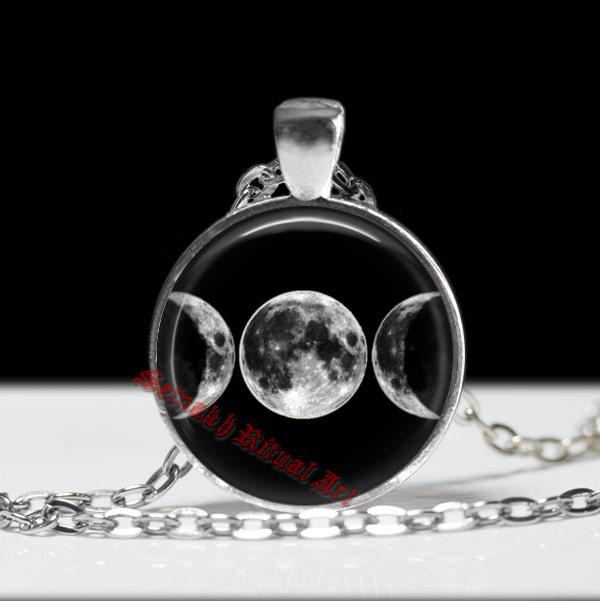 Dreifacher Mond Anhänger, Wicca Amulett, Okkulter Schmuck, Hexen Halskette, Naturamulett, Mondsichelschmuck #110 von FraterSetnakh