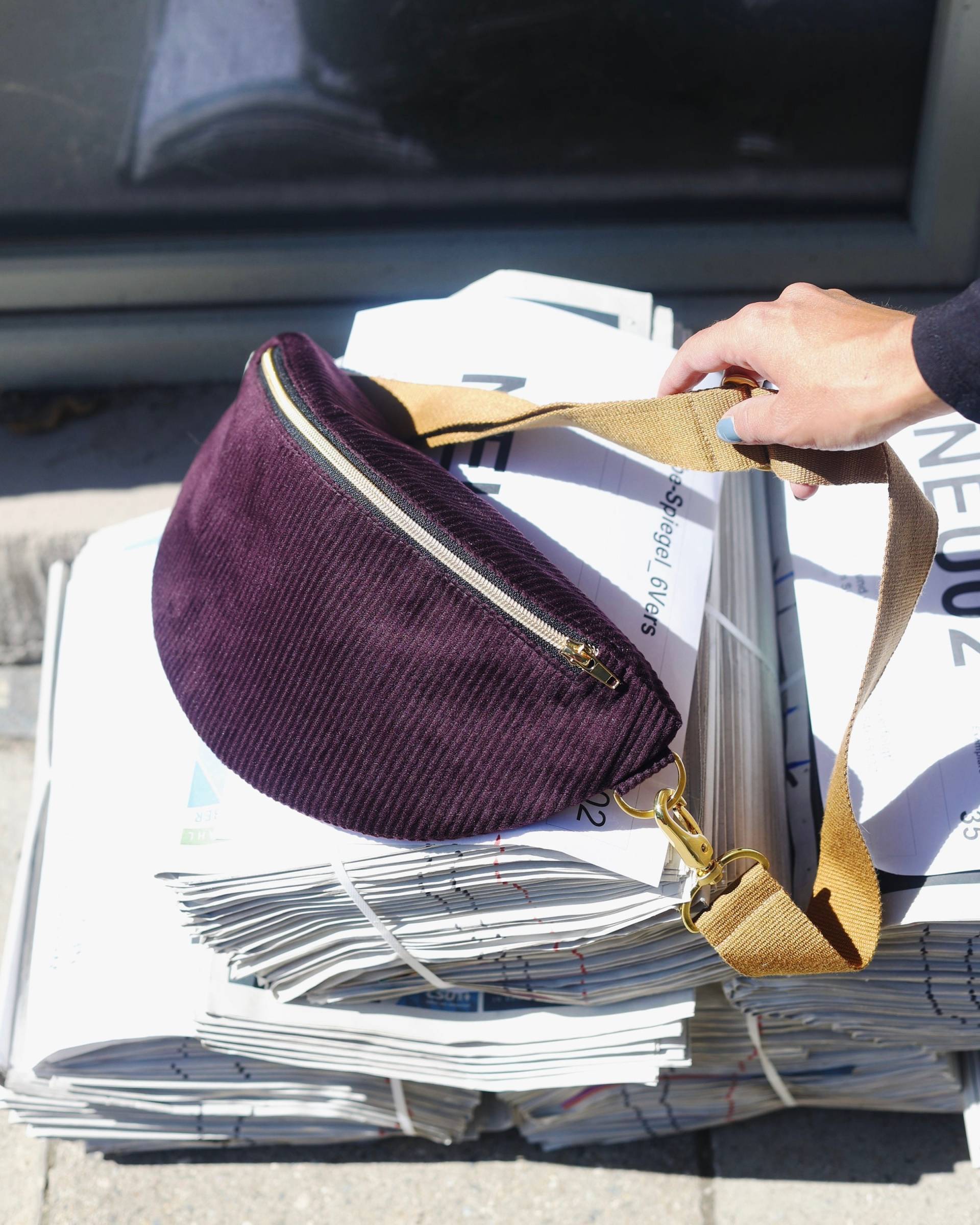 Bauchtasche Cord Dunkellila, Rot, Gurt Gold, Curry, Schwarz, Leo von FrauKathl