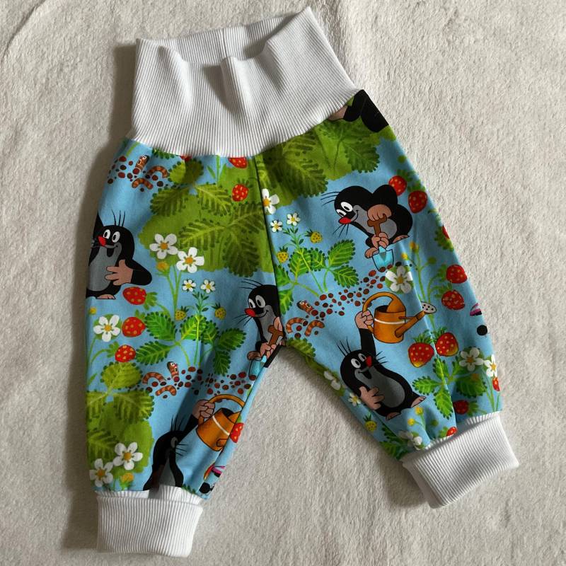 Babyhose Gr. 62 "Pauli - Erdbeerfeld" Hellblau Mitwachshose Herbst Geschenk Geburt Taufe Unisex Babykleidung von FrauMamaHaase