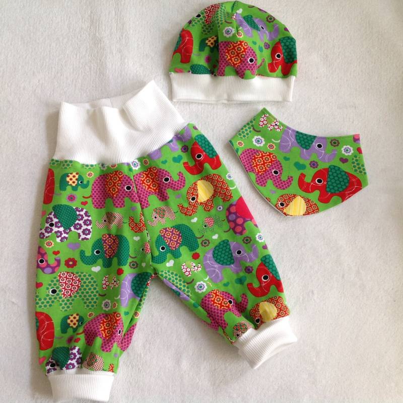 Babyset "Elefantenparade" Rot/Grün Mütze Halstuch Babykleidung Geschenk Erstausstattung Geburt Taufe von FrauMamaHaase