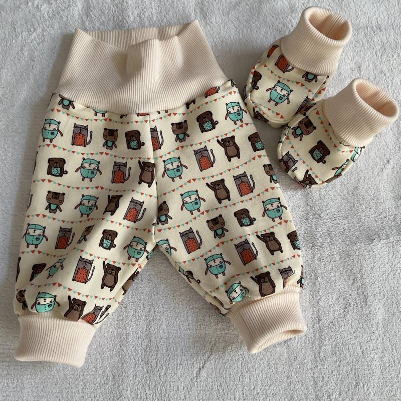 Babyset Sweat Hose Gr. 56 Pumphose + Tippy Toes Freunde Frühling Beige Geschenk Geburt Taufe von FrauMamaHaase