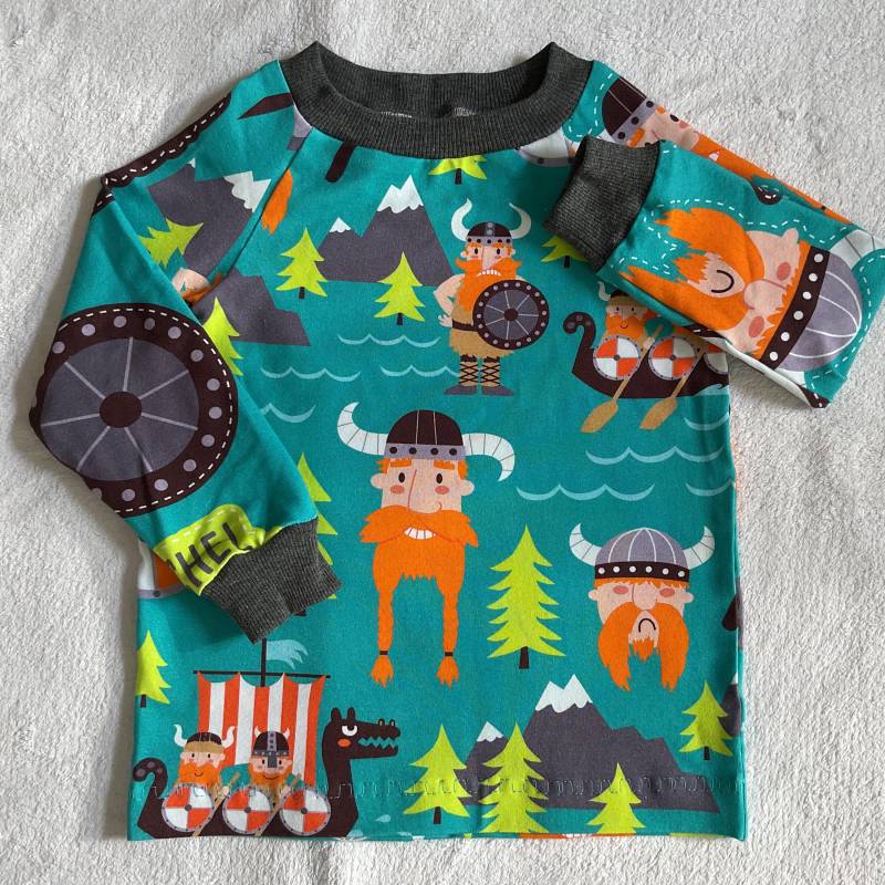 Kindershirt La-Shirt Gr. 104 "Hey Wikinger" Petrol Blau Grün Junge Geschenk Geburtstag Herbst Longsleeve Weihnachten von FrauMamaHaase