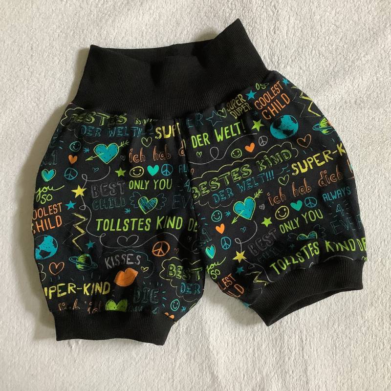 Kurze Pumphose Kinderhose "Bestes Kind" Lieblingskind Super Schwarz Bunt Pumpi Geschenk Geburtstag Kindergarten von FrauMamaHaase