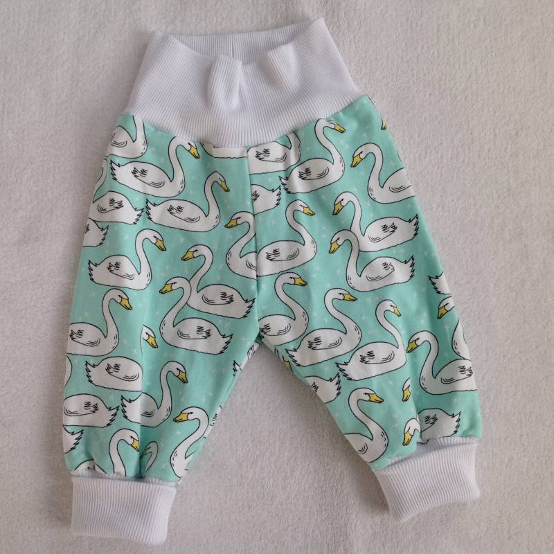 Pumphose Gr. 62 Babyhose "Schwäne" Mint Kinderhose Vögel Mitwachshose Geschenk Geburt Babyausstattung Taufe Pumphose Gr. 62 Babyhose "Schwäne" Mint Kinderhose Vögel Mitwachshose Geschenk Geburt Babyausstattung Taufe von FrauMamaHaase