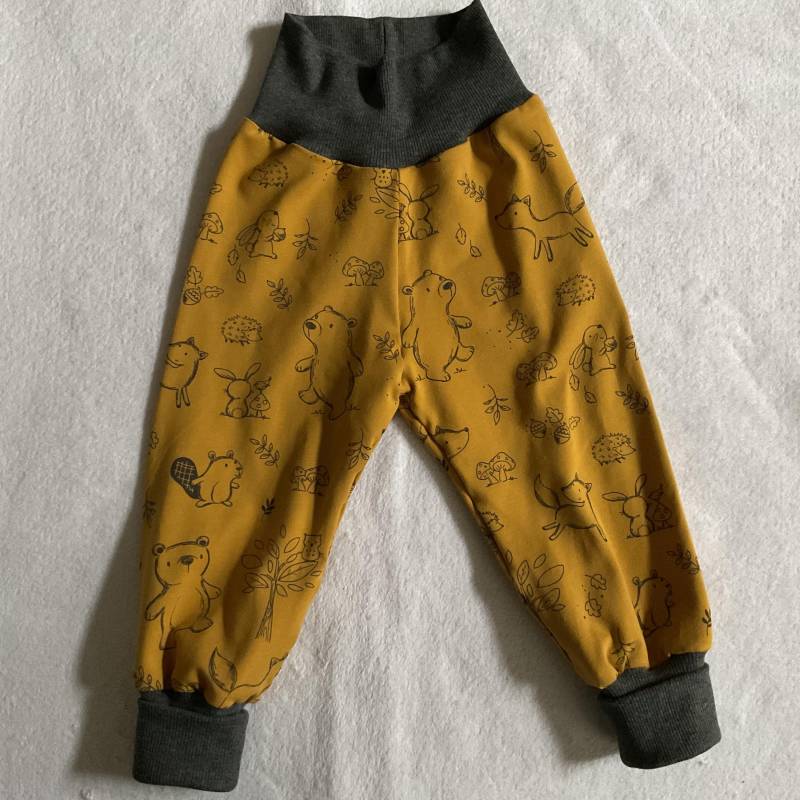 Pumphose Gr. 80 "Tierkinder" Senfgelb Mitwachshose Babyhose, Geschenk Baby Mädchen, Kinderhose Babyausstattung von FrauMamaHaase