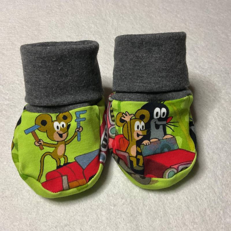 Tippy Toes 2 Farben Babysocken Jersey "Der Kleine Maulwurf - Und Das Rote Auto" Babyschühchen Handmade Füssling Little Frühling von FrauMamaHaase