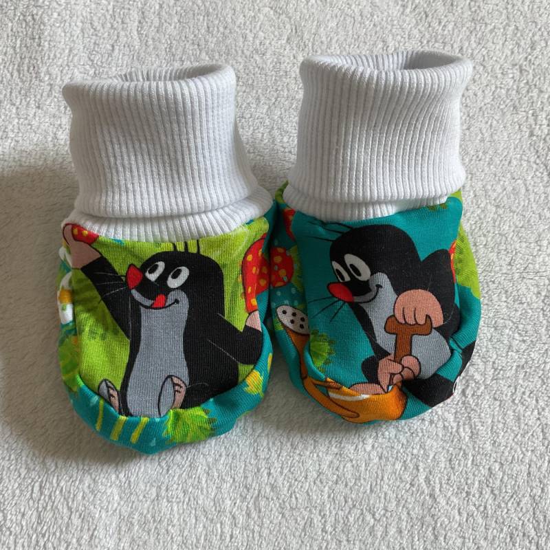 Tippy Toes 4 Farben Babysocken Jersey "Der Kleine Maulwurf - Erdbeerfeld" Babyschühchen Handmade Little von FrauMamaHaase
