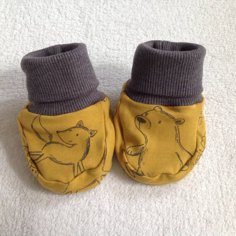 Tippy Toes Babysocken "Tierkinder" Senfgelb Waldtiere Füsslinge Handmade Geschenk Frühling Babyshower von FrauMamaHaase