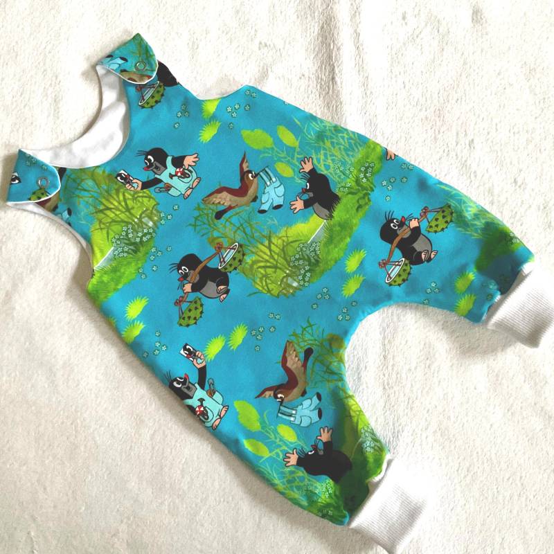 strampler Baby "Der Kleine Maulwurf Und Die Blaue Hose" 2 Farben Blau Grün Babyhose Romper Einteiler Geschenk Geburt Taufe Frühling Ostern von FrauMamaHaase