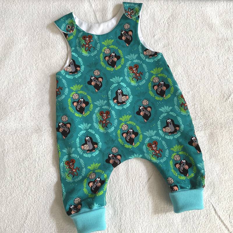 strampler Gr. 68 Baby "Der Kleine Maulwurf - Fußball" Babyhose Romper Einteiler Geschenk Geburt Taufe Petrol Frühling von FrauMamaHaase