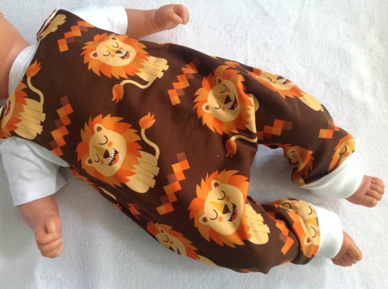 strampler Gr. 68 "Kleiner Löwe" Leo Babyhose Braun Romper Einteiler Winter Geschenk Geburt Taufe von FrauMamaHaase