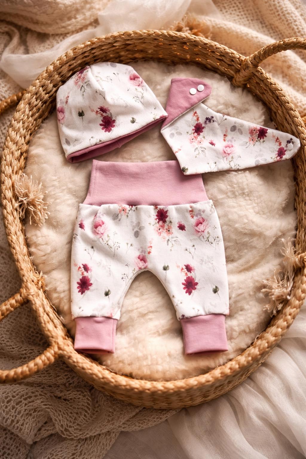 Baby Set Pumphose Halstuch Mütze Florale Blumen Rippjersey Rosa Rot von FrauMooHandmade