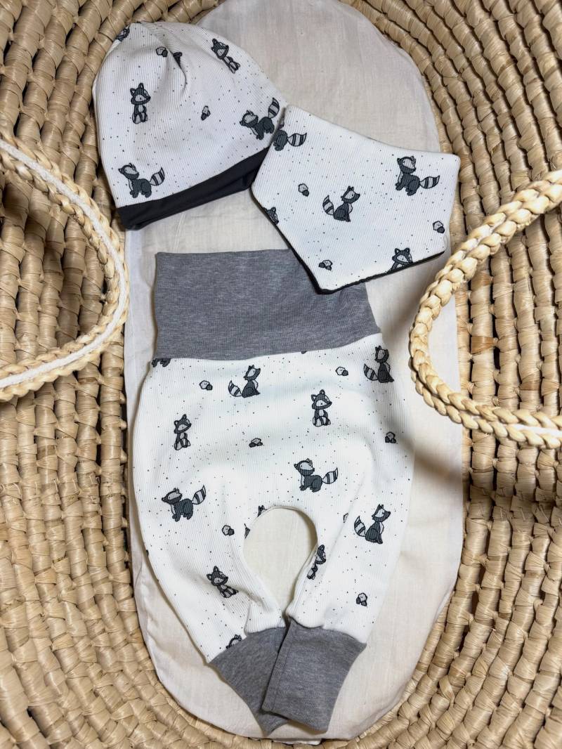 Baby Set Pumphose Halstuch Mütze Kleiner Waschbär von FrauMooHandmade