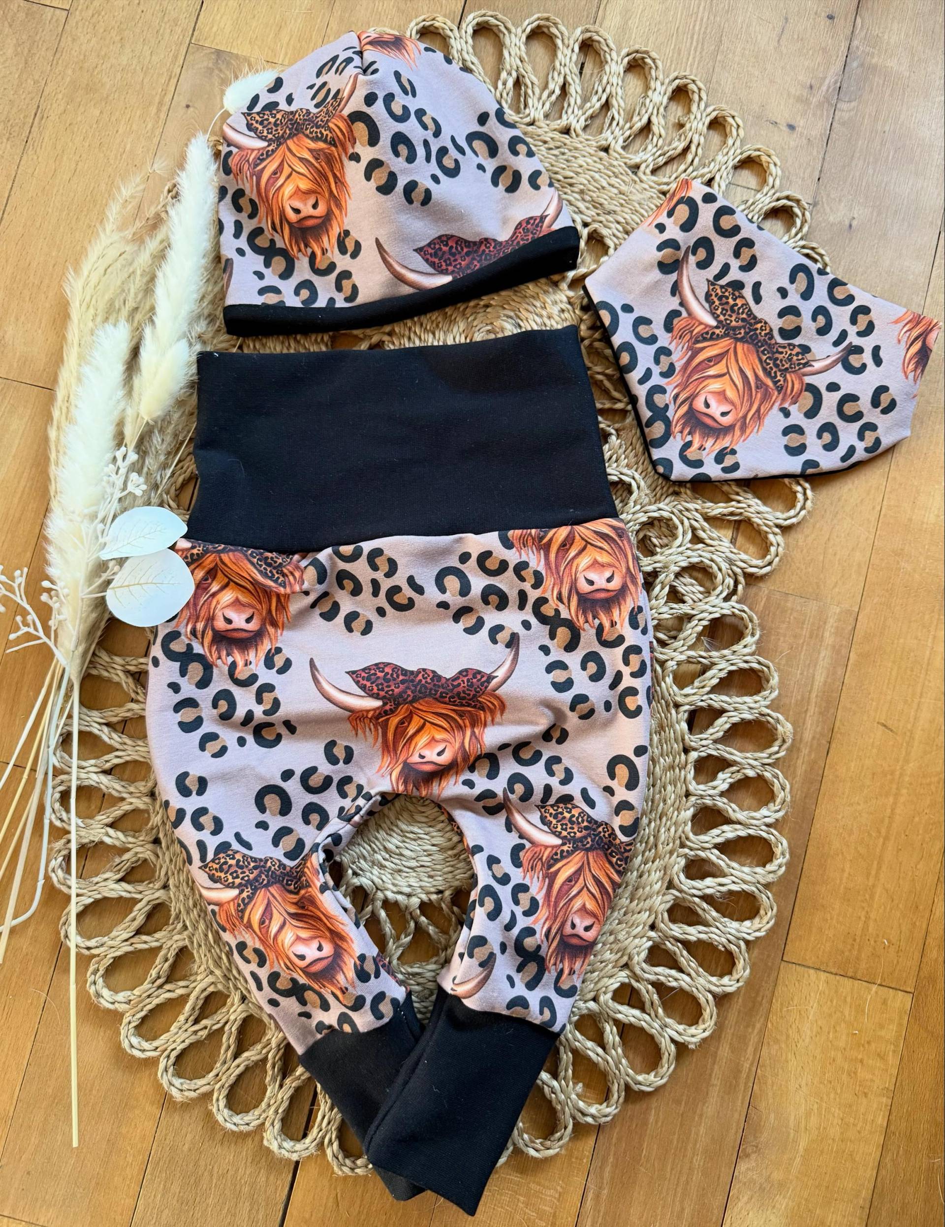 Baby Set Pumphose Halstuch Mütze Leo Hochlandrind Kuh Tiere Baby Set Pumphose Halstuch Mütze Leo Hochlandrind Kuh Tiere von FrauMooHandmade