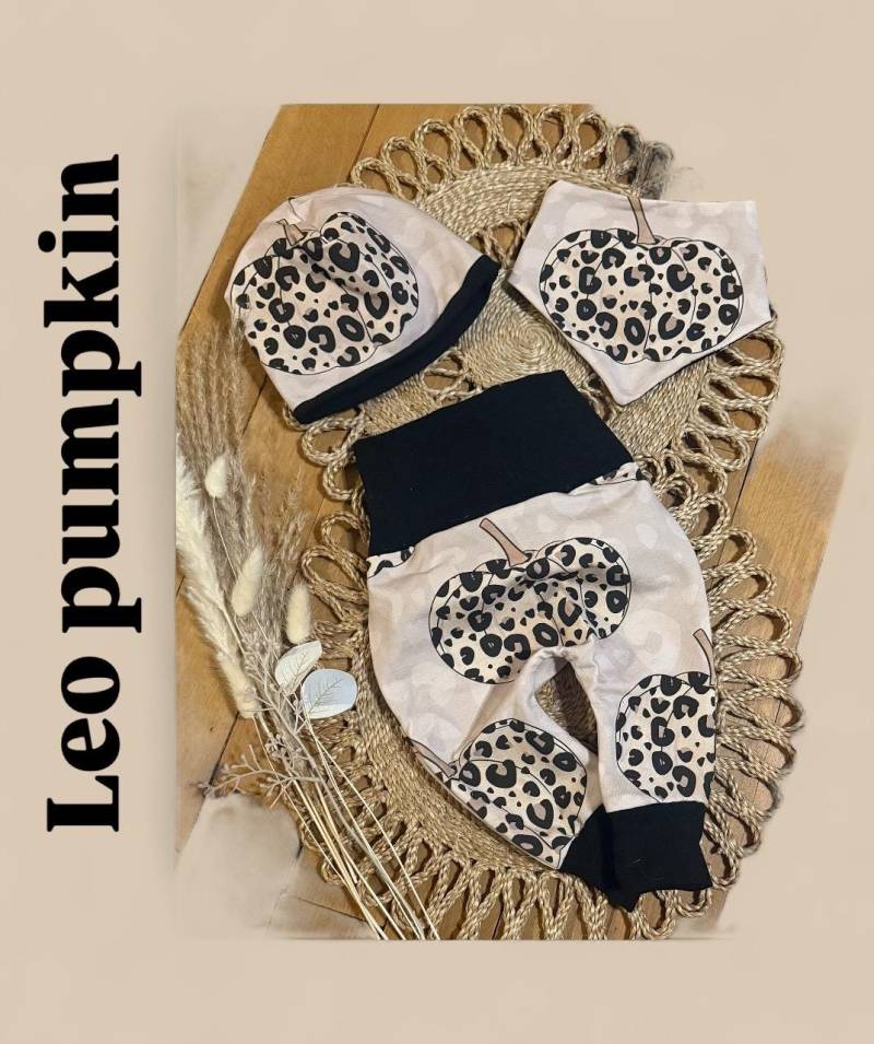 Baby Set Pumphose Halstuch Mütze Leo Look Beige Hell Kürbis Herbst Baby Set Pumphose Halstuch Mütze Leo Look Beige Hell Kürbis Herbst von FrauMooHandmade