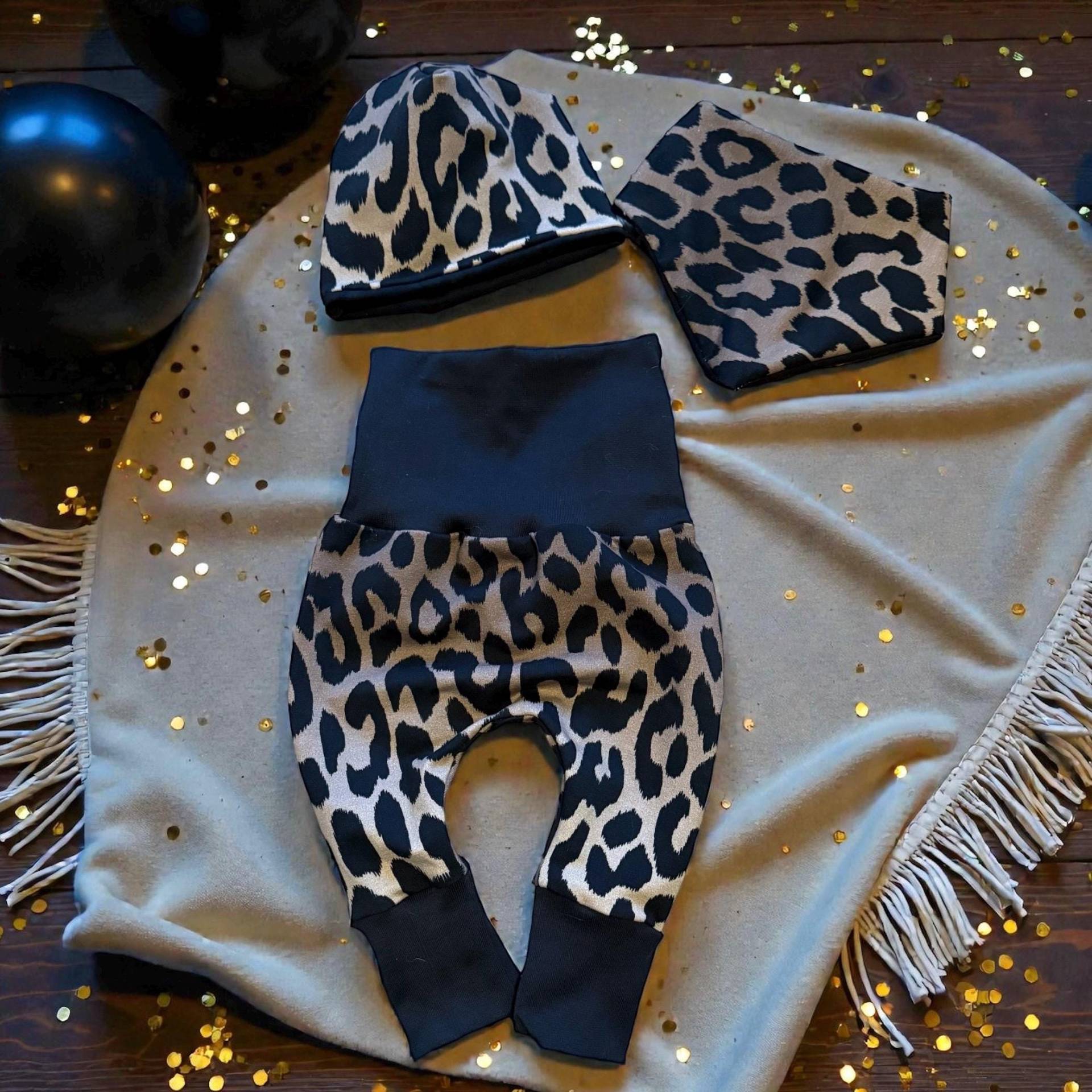 Baby Set Pumphose Halstuch Mütze Leo Look Braun Schwarz von FrauMooHandmade