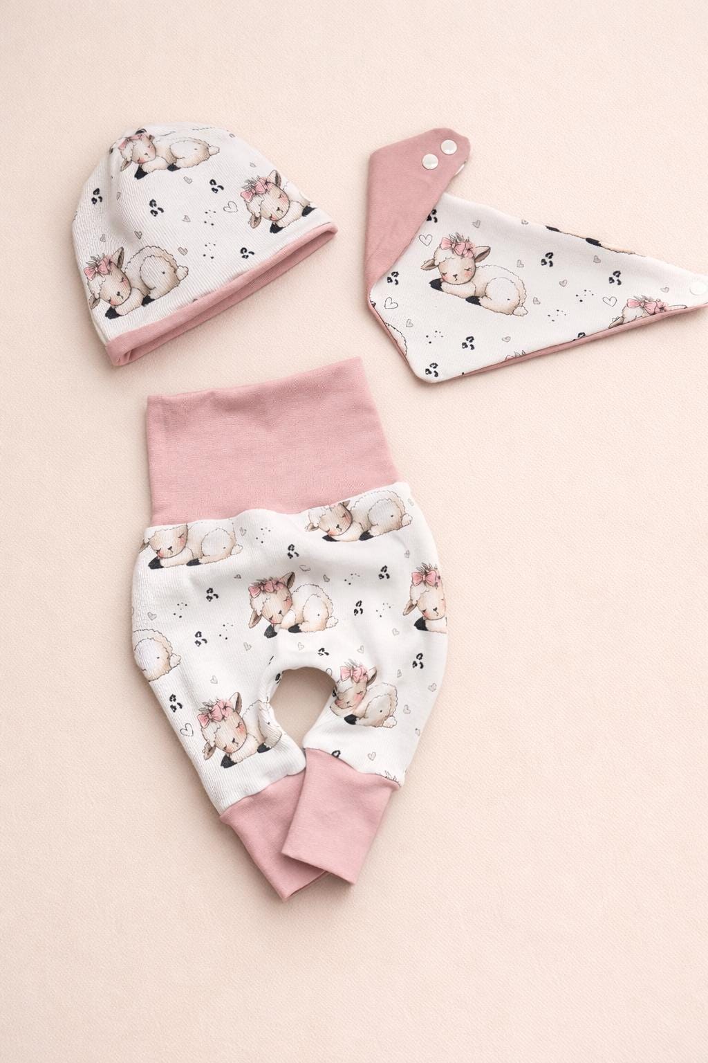 Baby Set Pumphose Halstuch Mütze Leo Schäfchen Rosa Creme von FrauMooHandmade