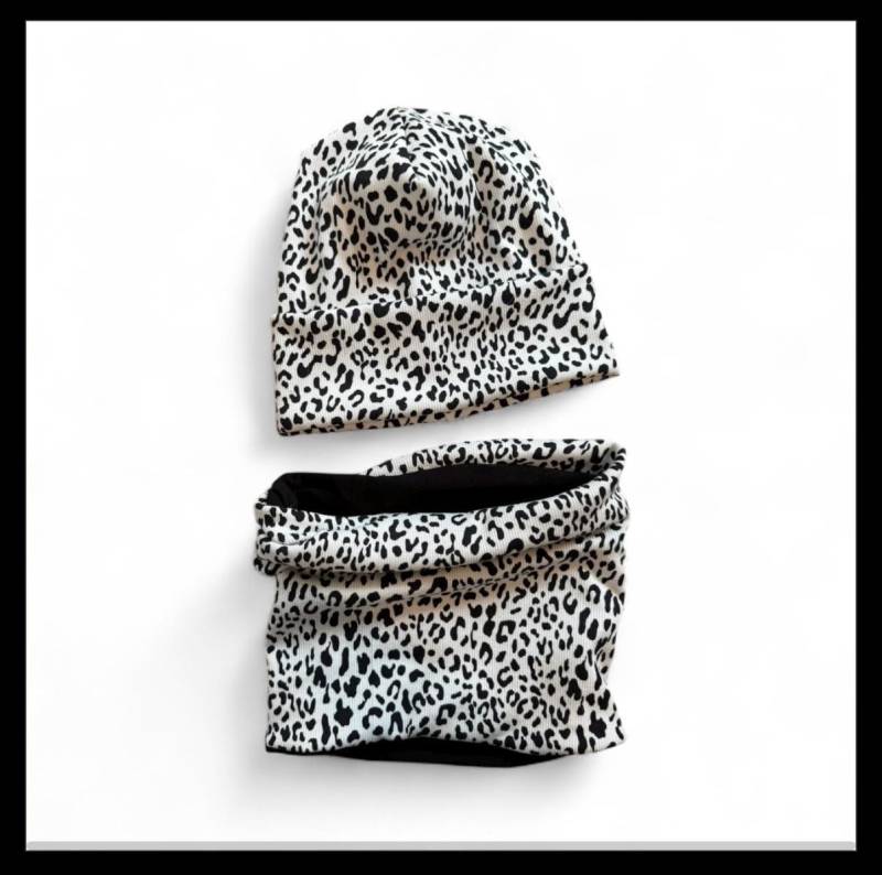 Hipster Beanie Und Loop Leo Look Weiß Schwarz von FrauMooHandmade