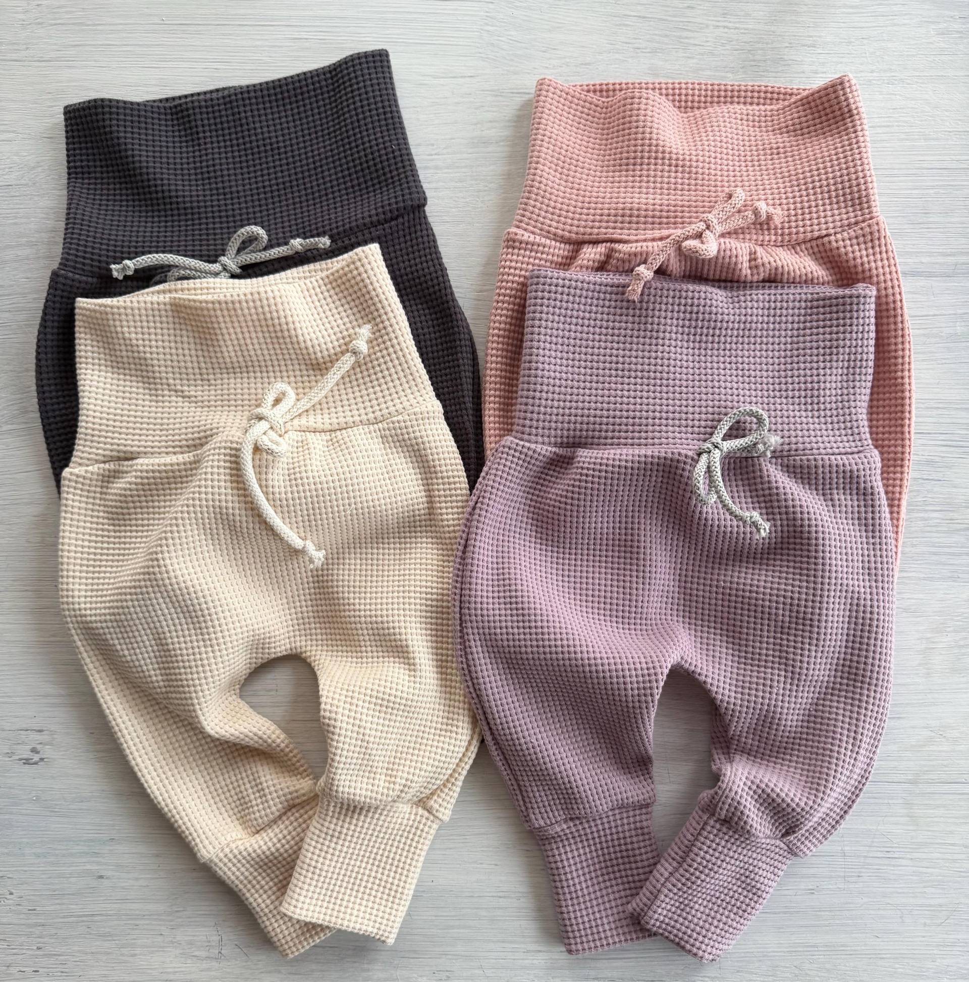 Pumphose Baby Unisex Waffeljersey Beige Rose Flieder Anthrazit Grau von FrauMooHandmade