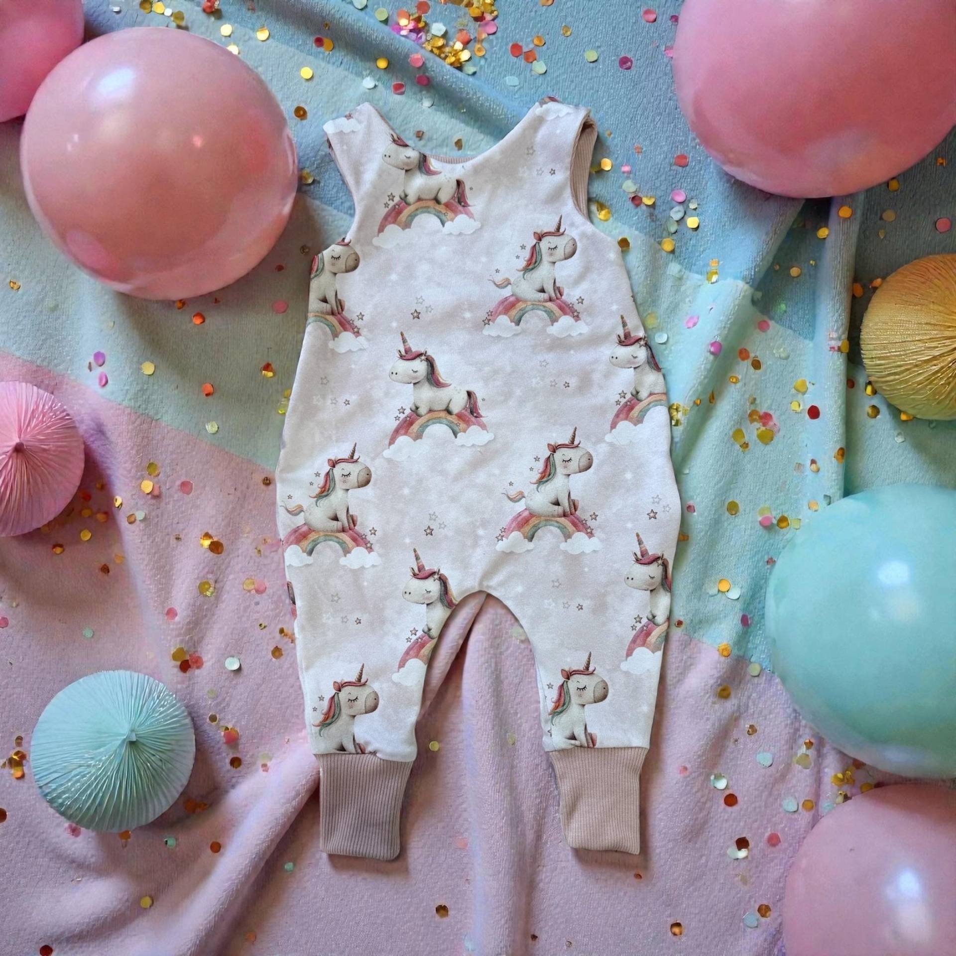 strampler Baby Mädchen Einhorn Regenbogen Rosa von FrauMooHandmade