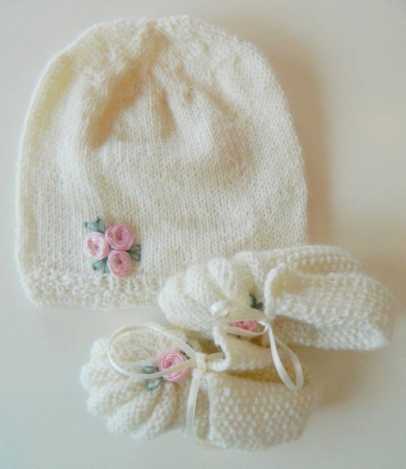 Mütze Und Schuhe Fürs Baby, Passend Zur Babyjacke von FrauNaehnadel