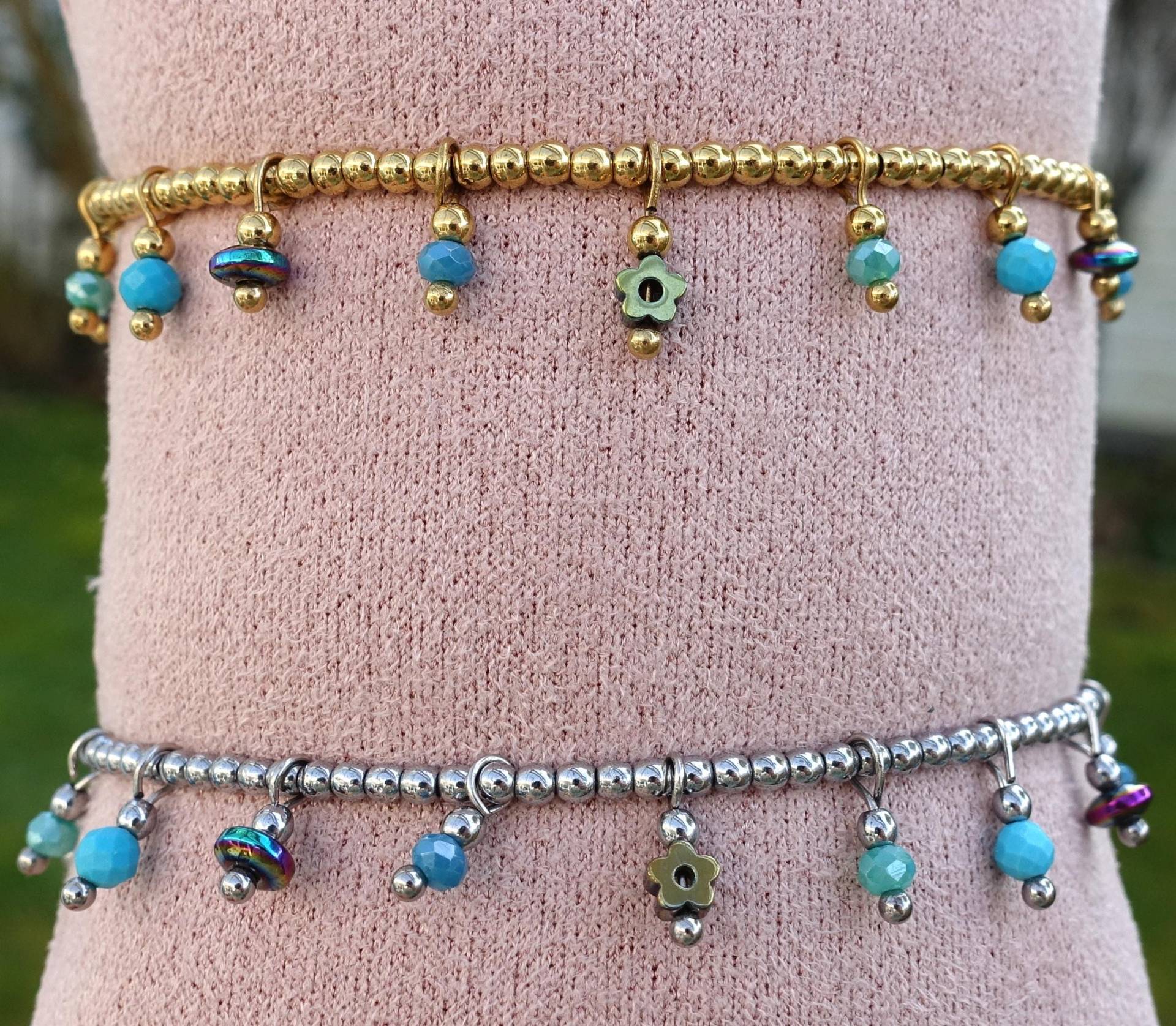 Zartes Armband Aus Edelstahl, Hämatit, Howlith Und Glasperlen in Gold - Oder Silberfarben. Länge Ca. 16, 5 cm Plus 3 Verlängerungskette Zartes Armband Aus Edelstahl, Hämatit, Howlith Und Glasperlen in Gold - Oder Silberfarben. Länge Ca. 16, 5 cm Plus 3 Verlängerungskette von FrauSchoen