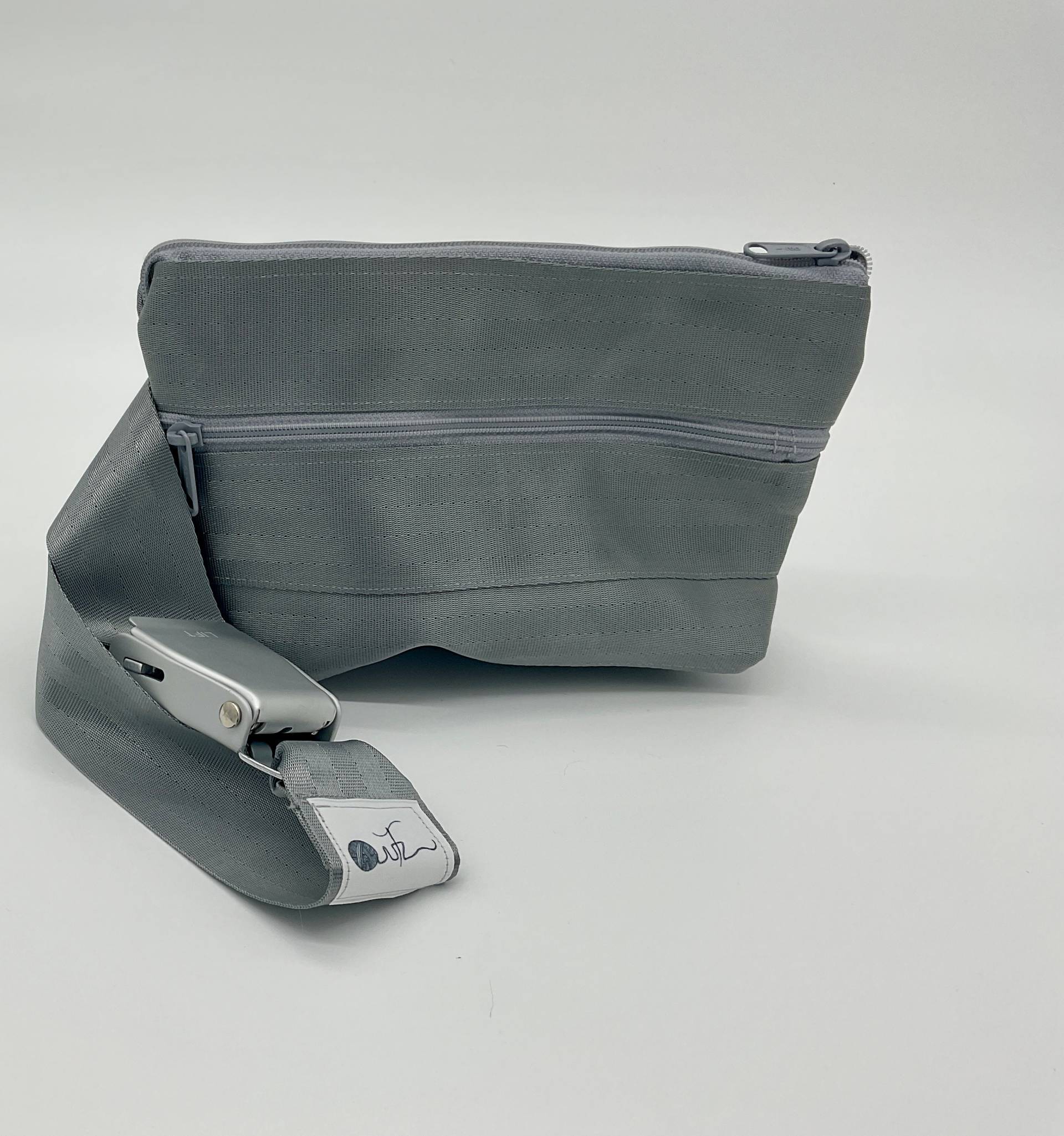 Crossbody-Bag „Air Mobility" - Bauchtasche Aus Flugzeuggurt Mit Seatbelt Buckle Crossbody-Bag „Air Mobility" - Bauchtasche Aus Flugzeuggurt Mit Seatbelt Buckle von FrauUTZ