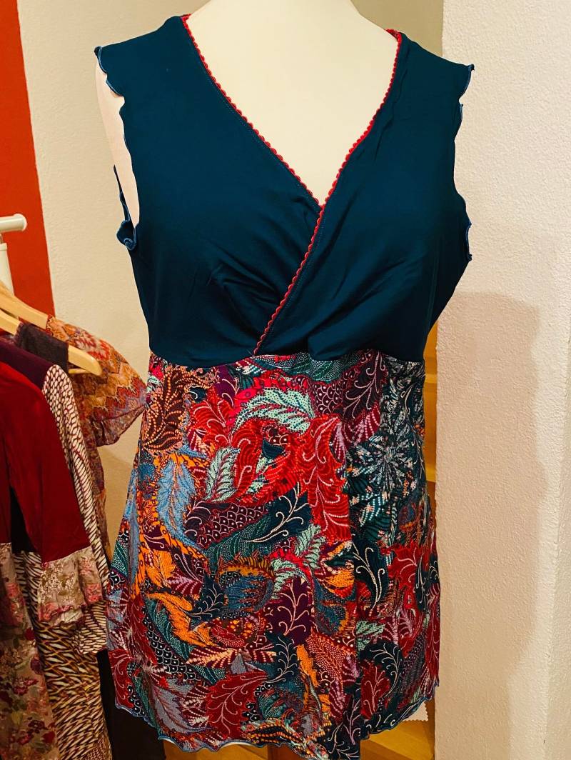 Tunika/ Oberteil Aus Petrolfarbenen Jersey Und Einem Mit Floralem Paisleymuster, Ärmeloses Oberteil/ Tunika Zu Hosen Zutragen von FrauenzimmerKreativ