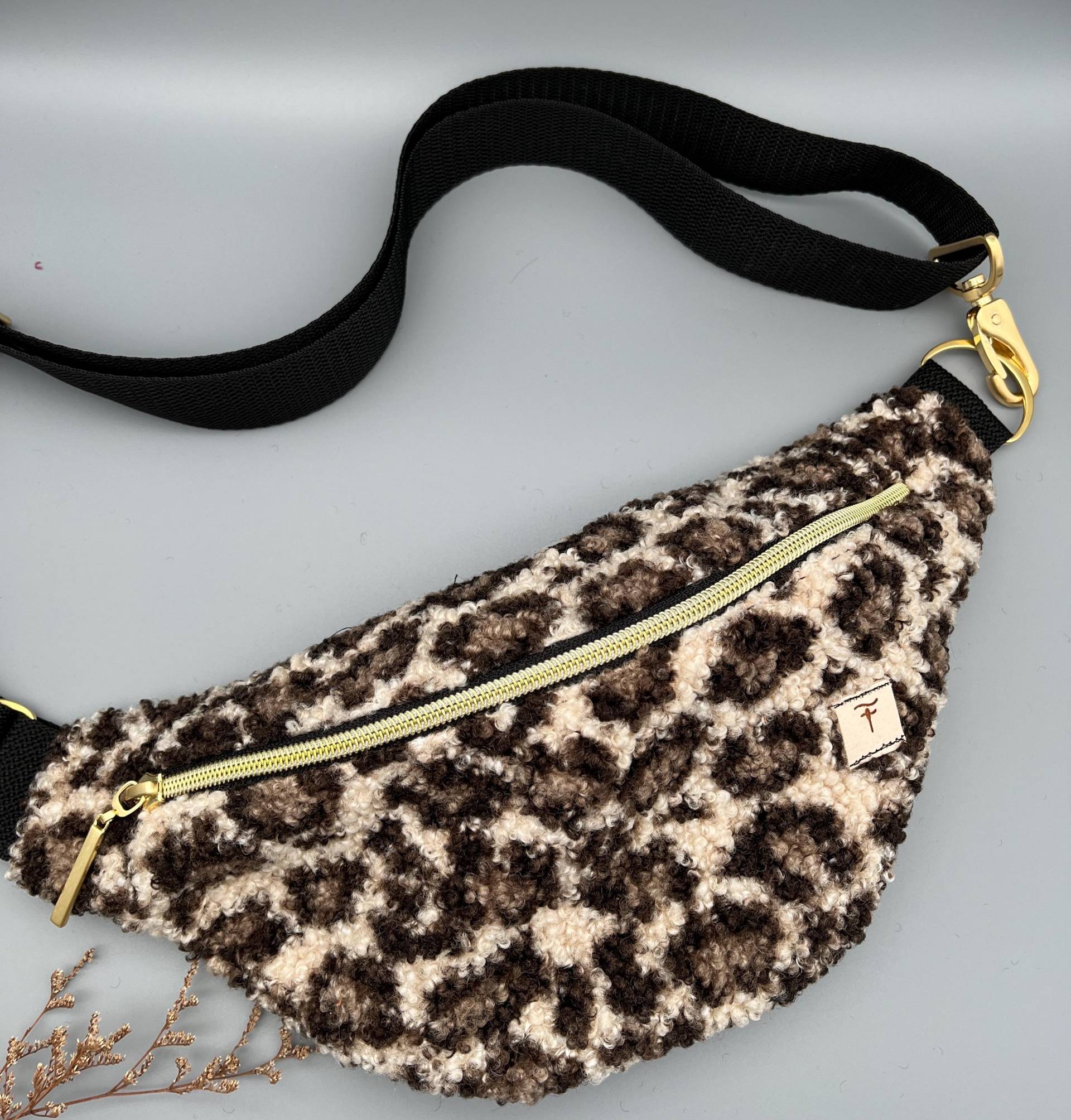 Bauchtasche/Crossbag Aus Cord Oder Teddyfleece Nach Deinen Individuellen Wünschen Bauchtasche/Crossbag Aus Cord Oder Teddyfleece Nach Deinen Individuellen Wünschen von FrauleinFadenfroh