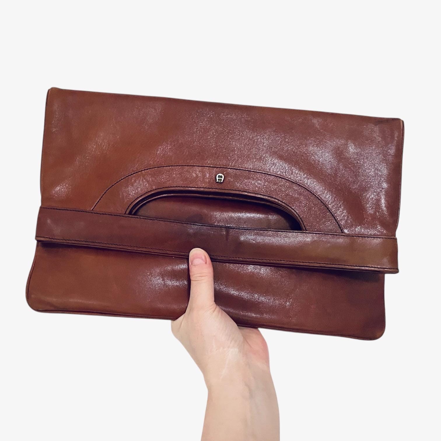 Original Aigner 70Er Jahre Vintage Handtasche Clutch Original Aigner 70Er Jahre Vintage Handtasche Clutch von FrauvonMuecke
