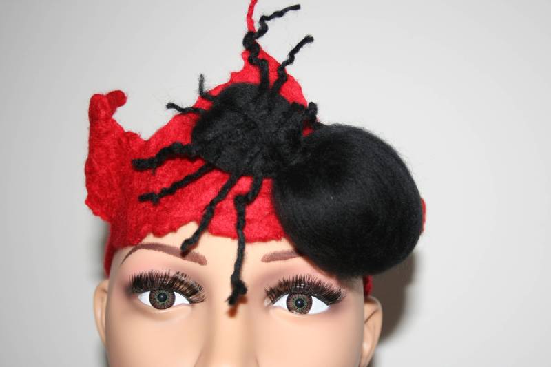 Gefilzte Tarantula Spinnenkrone. Halswärmer Aus Merinowolle. Ooak. Handgemacht. Loop.neck Cuff.nass Gefilzter Schal/Schal/Halskette.halloween Kostüm von Freakoid