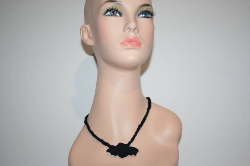 Gefilzte Waldfledermaus Halskette. Elfe Fee. Festival Kleidung.ooak Wearable Art. Dunkelblaue Merinowolle. Hexenkette von Freakoid