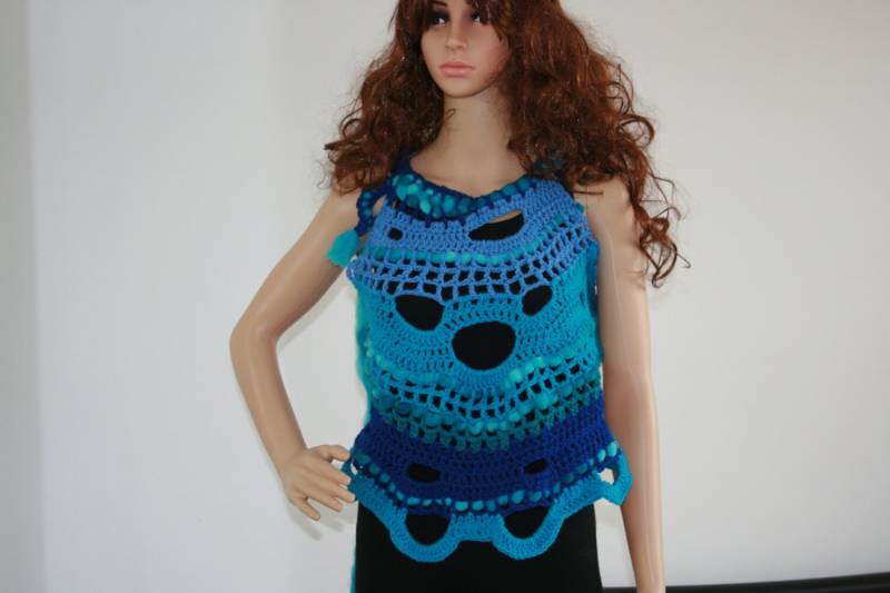 Hergestellt Auf Bestellung. Farbe Wählen. Nach Maß Wunderschönes Freeform Häkeltop. Blautöne von Freakoid