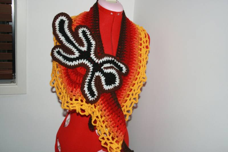 Träumen Von Heißen Farben Freeform Häkel-Capelet. Einzigartig. Einzigartige Tragbare Kunst von Freakoid