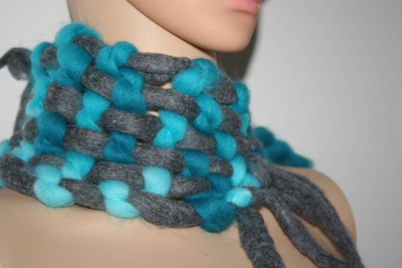 Uralte Wattewebtechnik Gefilzte Halswärmer Merinowolle.ooak. Grau. Handgemacht. Rustikalen. Cowl.neck Manschette. Nassgefilzter Schal/Schal/Halskette von Freakoid