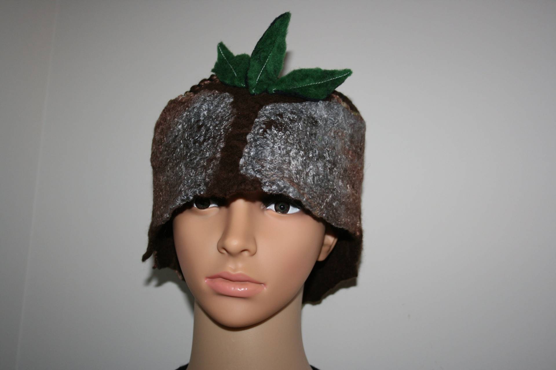 Weicher Gefilzter Waldhut Aus Merinowolle Mit Seidendetail. Handgemachte Mütze. Braune Mütze.ooak Wearable Art.soft Merino Wool. Braun, Grün Und Grau von Freakoid