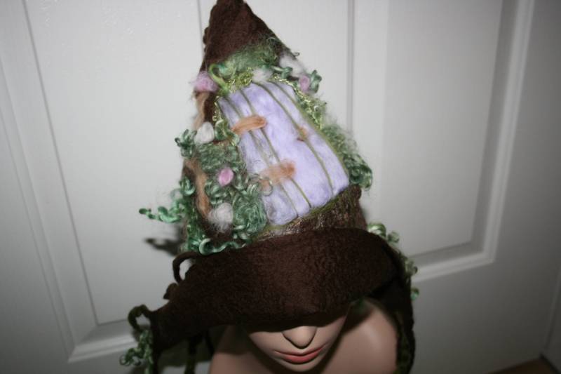 Zauberhafte Waldtür-Märchenhaube Woodland Folk Gefilzte Pixie Fee Haube Hut. Ooak Tragbare Kunst. Weiche Merinowolle. Nassgefilzter von Freakoid