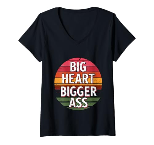 Damen Big Heart Bigger Ass Selbstbewusste Liebe |- T-Shirt mit V-Ausschnitt Damen Big Heart Bigger Ass Selbstbewusste Liebe |- T-Shirt mit V-Ausschnitt von Freche und humorvolle Stimmung