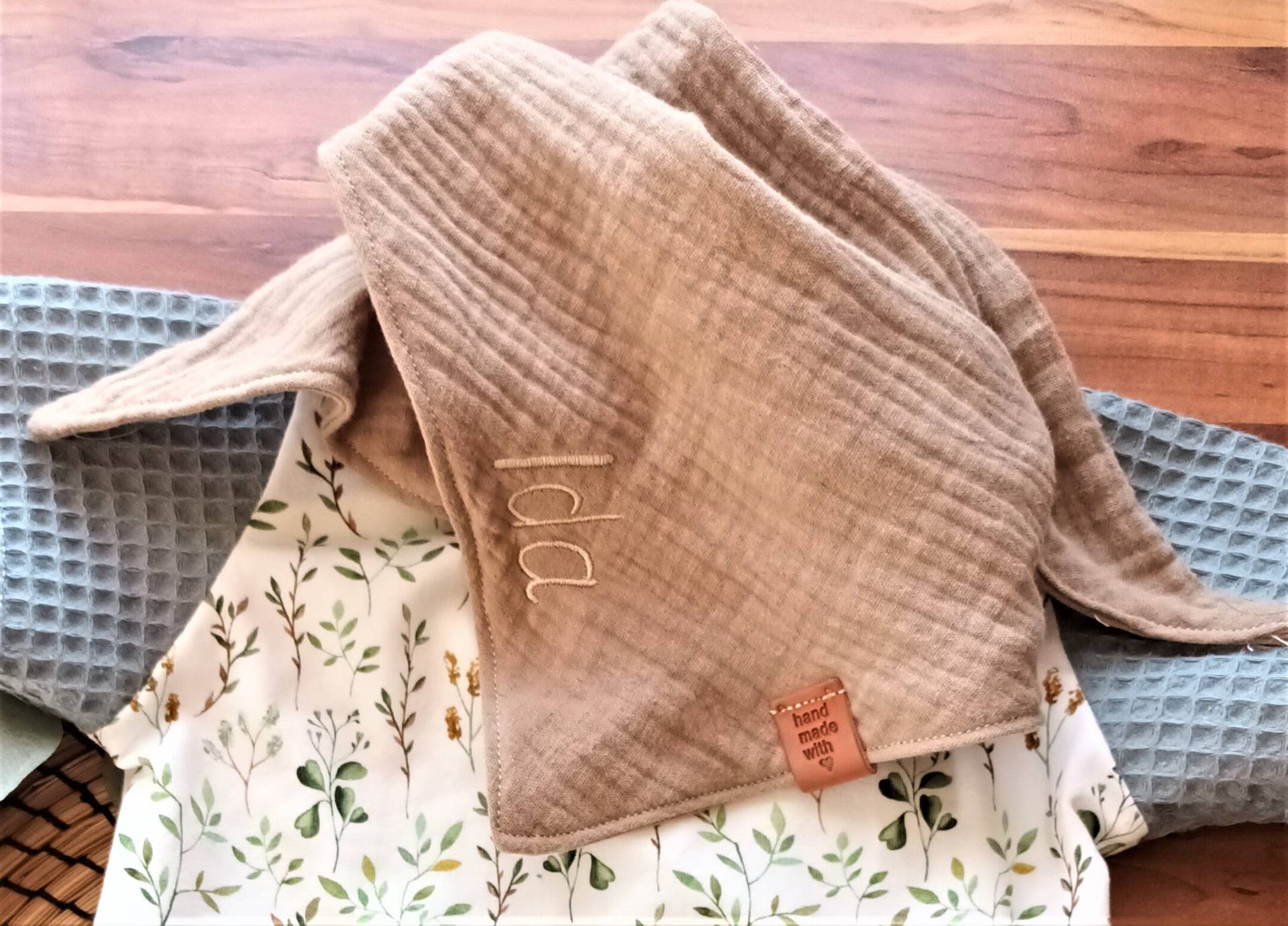 Musselin Halsstuch Mit Namen Für Kinder von FrechesFraenzchen